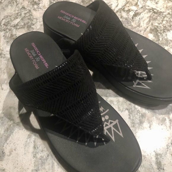 Sketchers comfort slide flip flops with wedge heel. Made for proper posture. - Picture 2 of 6